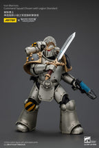 JOYTOY Warhammer The Horus Heresy Actionfigur 1/18 lron Warriors Command Squad Chosen with Legion Standard 12 cm
